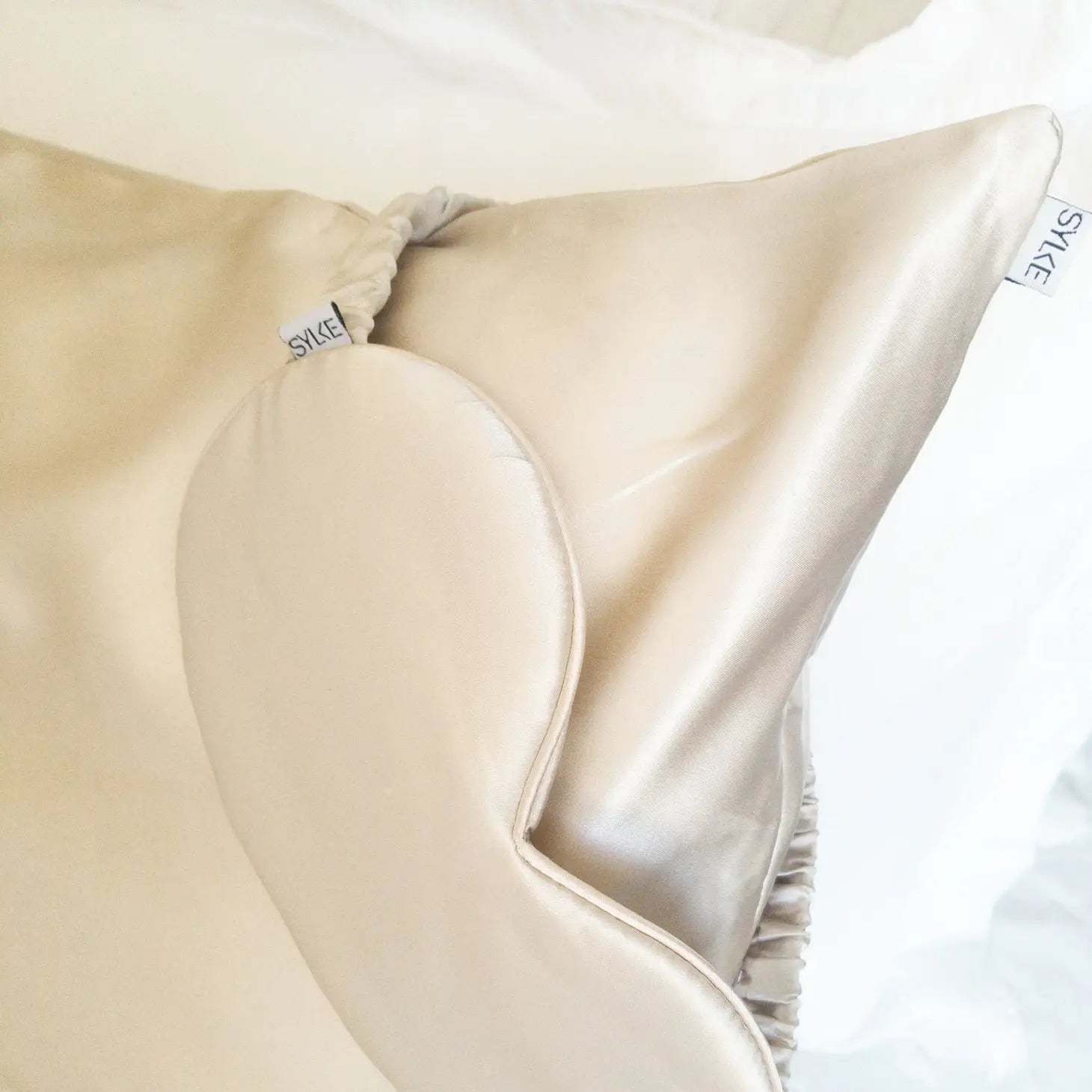 Beautifying Organic Silk Pillowcase in Champagne
